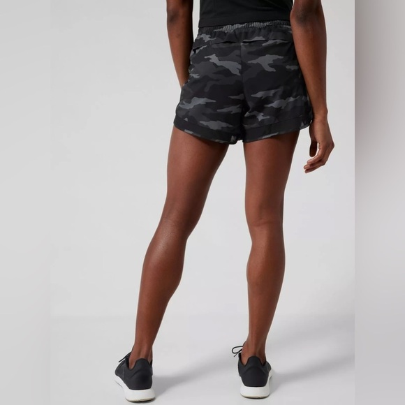 Athleta Racer Run Shorts Women’s Size Large Black Camo 4” - Picture 10 of 13